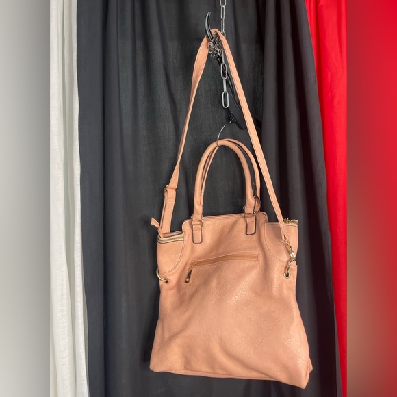 Brand new peach, colored leather like women’s purse with gold emblem - Picture 5 of 6